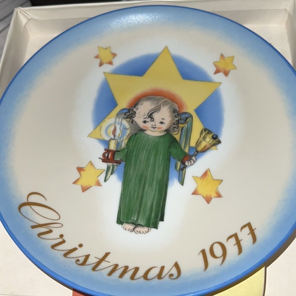 Schmid 1977 Christmas Plate Limited Edition - Sister Berta Hummel